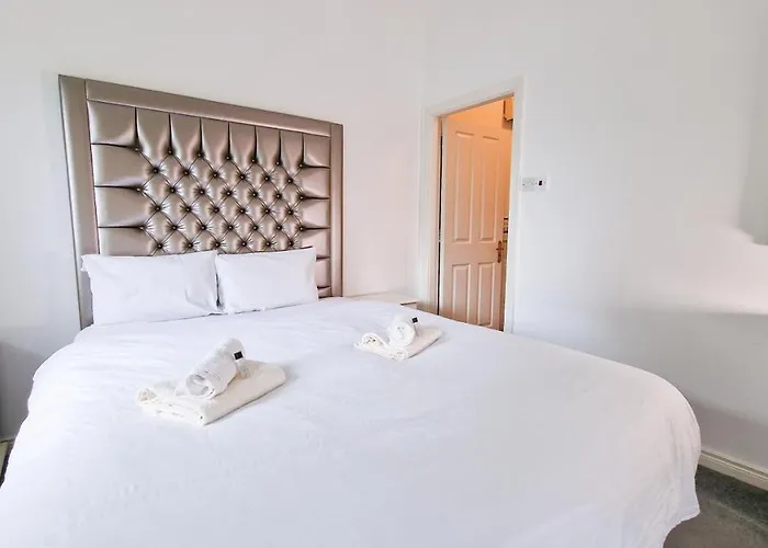 Stylish 3 Bedroom House アパート *